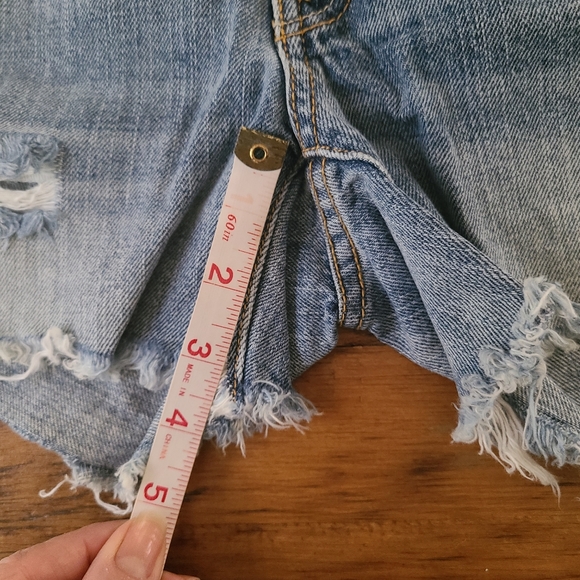 American Eagle 100 Percent Cotton Mid Rise Distressed Shorts Size 0 - Picture 13 of 15